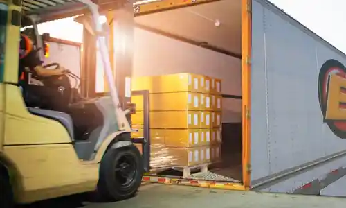 Image for the question: How does LTL shipping support grocery logistics?